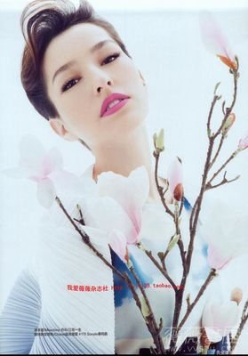 悦己杂志广告平面设计