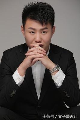 8年的平面设计师